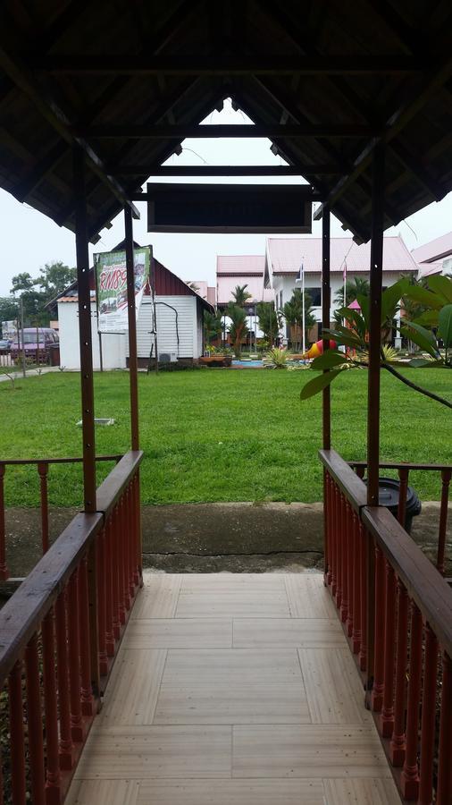 นูร์ อาร์ฟา ริเวอร์ ชาเลต์ Villa กัวลาตรังกานู ภายนอก รูปภาพ
